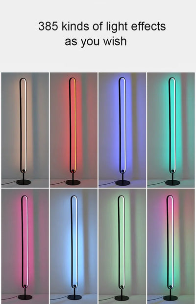 Staande LED lamp met verschillende kleuren licht, waaronder rood, blauw, groen en wit, in een moderne kamer.