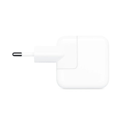 Witte wandoplader met Europese stekker, ideaal voor elektronica en apparaten opladen.
