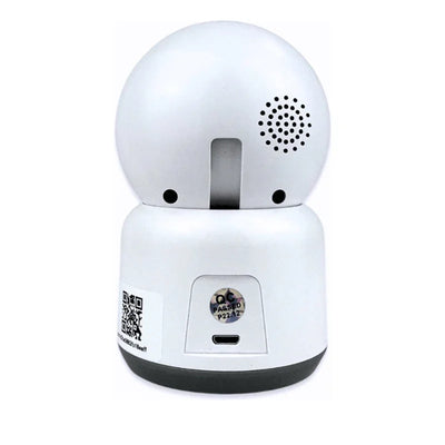 Achterkant witte beveiligingscamera met speaker, USB-poort en QR-code zichtbaar.