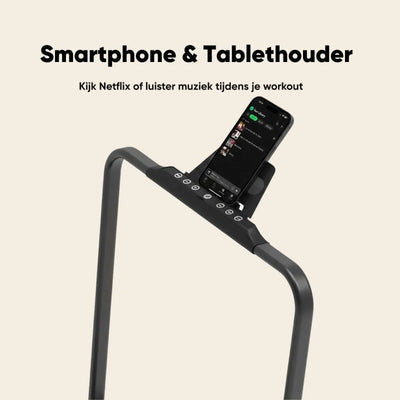 Zwarte smartphonehouder op loopband, muziek op telefoon, ideaal voor workout en entertainment