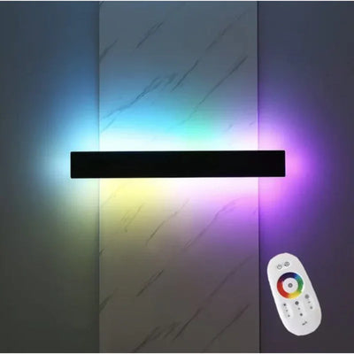 Moderne wandlamp met RGB LED verlichting en afstandsbediening, kleurrijk licht op muur